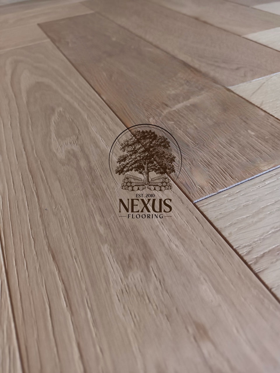 Brushed Lacquered Click Herringbone Engineered Oak 14 x 3 x 150x 600 Wood Flooring