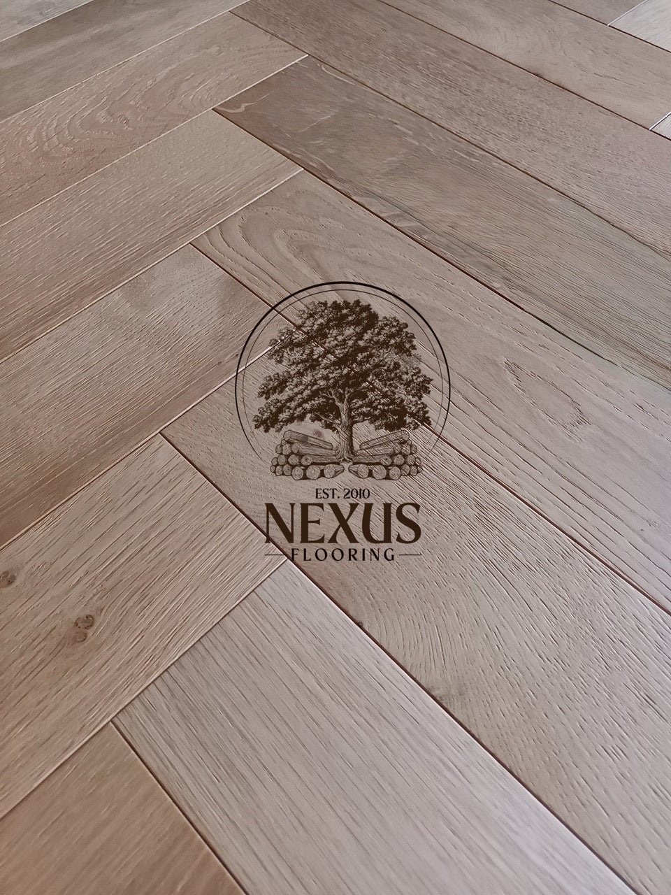 Brushed Lacquered Click Herringbone Engineered Oak 14 x 3 x 150x 600 Wood Flooring
