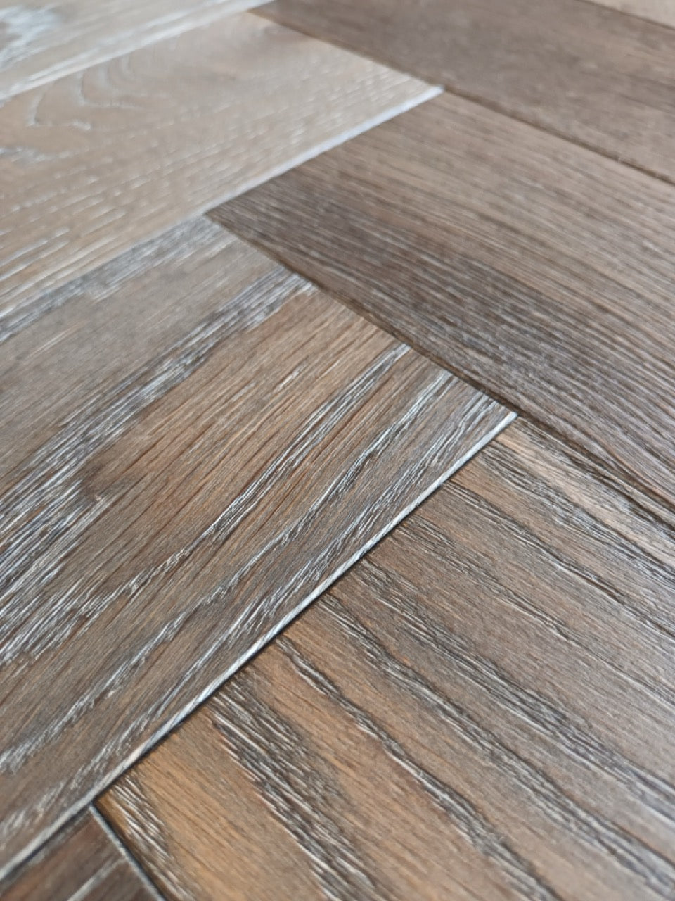 Engineered Herringbone 18mm x4mm x80mm x300mm, Graphite grey( Brushed Matt Lac)
