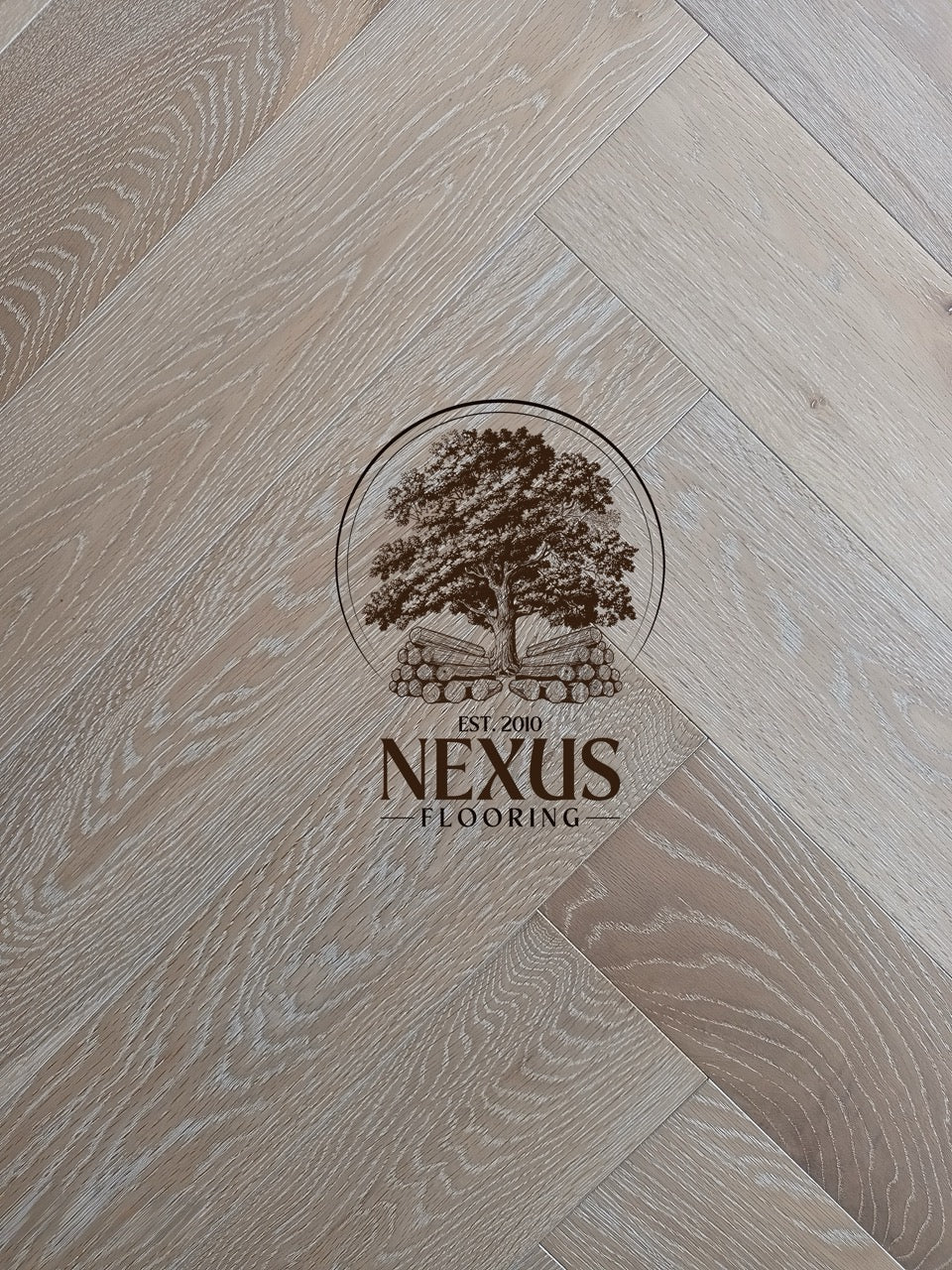 White Washed Lacquered Herringbone Engineered Oak 15mm x 3mm x 120mm x 600mm Wood Flooring(Prime Grade)