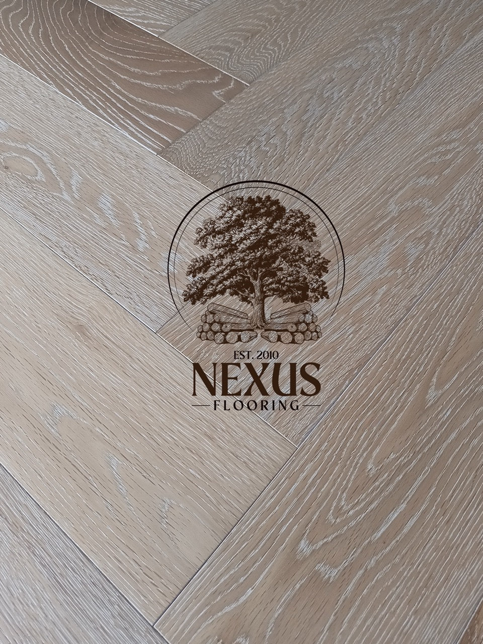 White Washed Lacquered Herringbone Engineered Oak 15mm x 3mm x 120mm x 600mm Wood Flooring(Prime Grade)