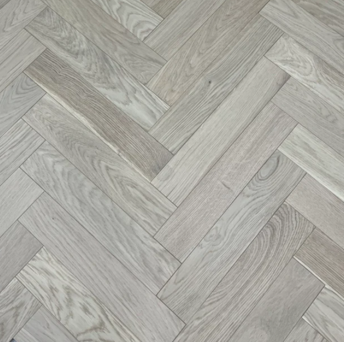 Engineered Herringbone 10mmx 3mm x 90mm x450mm Invisible Oak