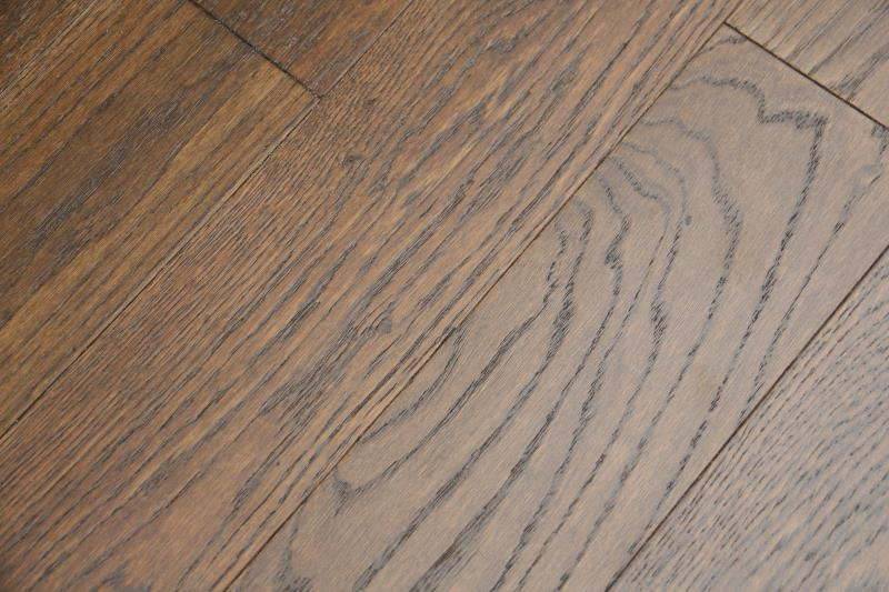 10mm x 2.5mm x 127mm Brushed Smoky Lacquered Engineered Multiply Oak Wood Flooring