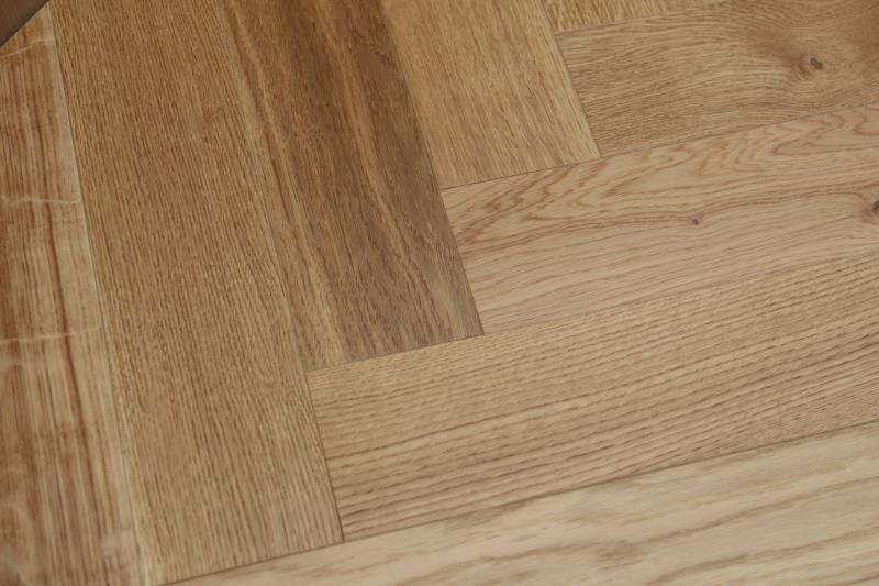 Lacquered Click Herringbone Engineered Oak 14 x 3 x 150x 600 Wood Flooring