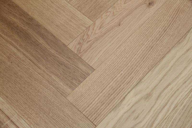 Lacquered Click Herringbone Engineered Oak 14 x 3 x 150x 600 Wood Flooring