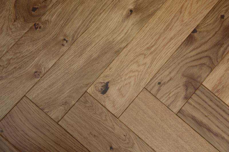 Lacquered Herringbone Engineered Oak 18 x 4 x 90x 400 Wood Flooring