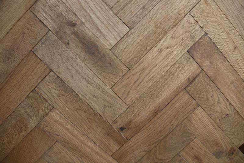 Solid Brushed Smoked Tobacco Parquet Herringbone Block Oak 18x 70