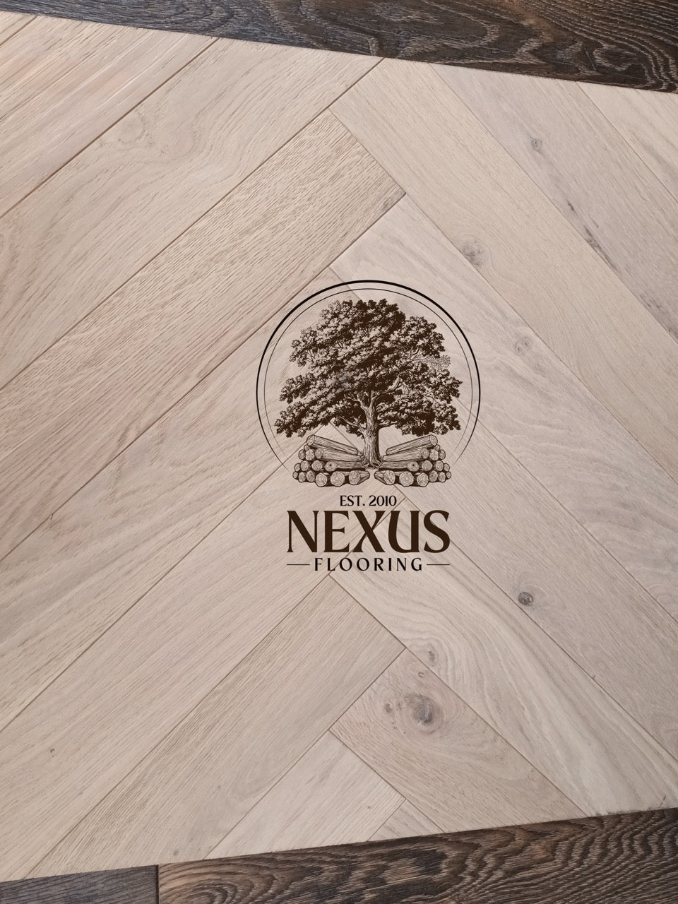 Engineered Herringbone 14mmx3mm x90mm x450mm Brushed Invisible Lacquered Oak