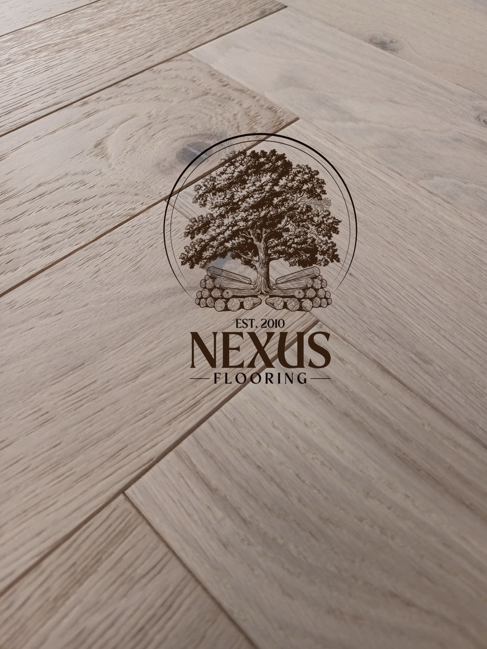 Engineered Herringbone 14mmx3mm x90mm x450mm Brushed Invisible Lacquered Oak