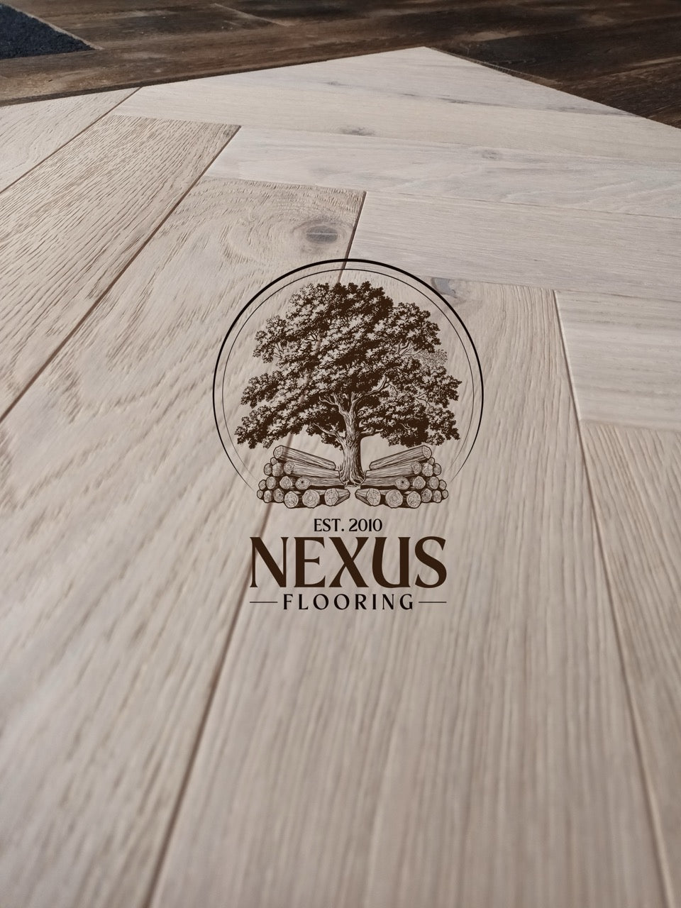 Engineered Herringbone 14mmx3mm x90mm x450mm Brushed Invisible Lacquered Oak