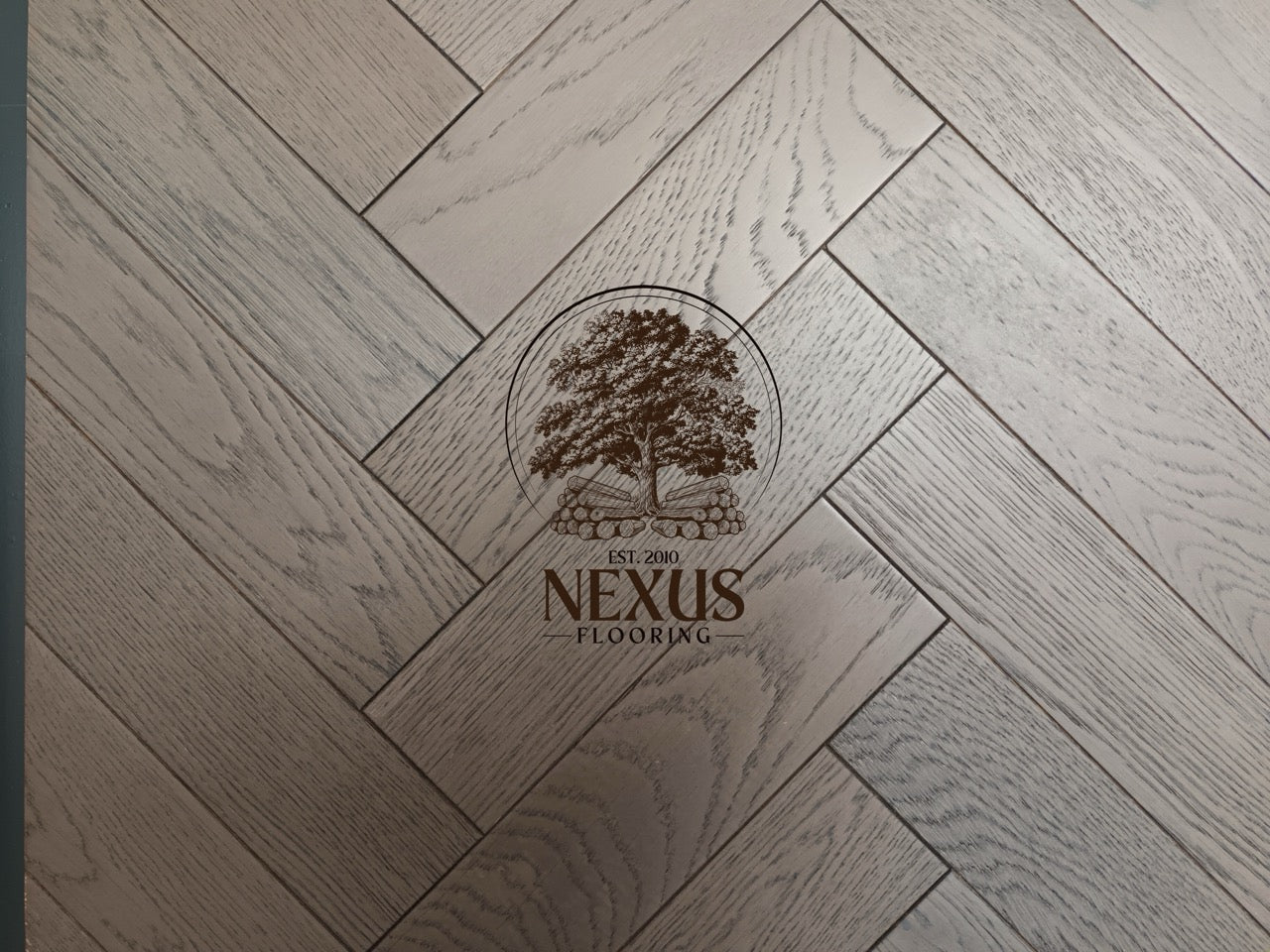 Engineered Herringbone 18mm x90mm x400mm,Gaxaly Grey Bark  (Brushed Matt Lac)