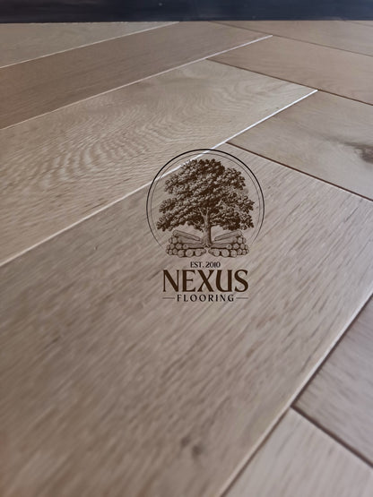 Parquet Herringbone Lacquered Oak 18mm x 4mm x 90mm x 400mm