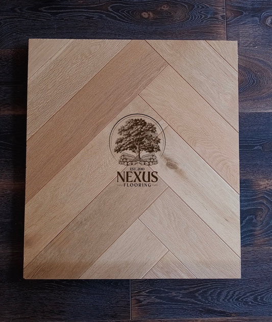 Parquet Herringbone Lacquered Oak 18mm x 4mm x 90mm x 400mm